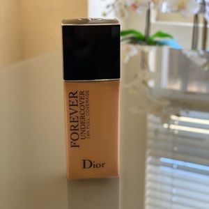 Dior Forever Undercover 24 HR foundation